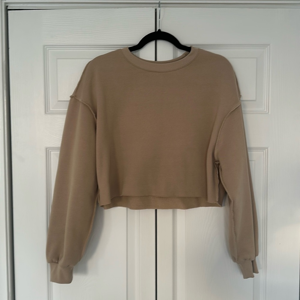 TAN CROPPED SWEATSHIRT